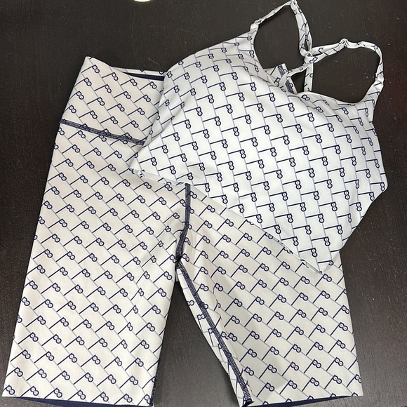 PollyPark SET of 2: Top & high waist reversible shorts in Naval Printed Small - Picture 2 of 15